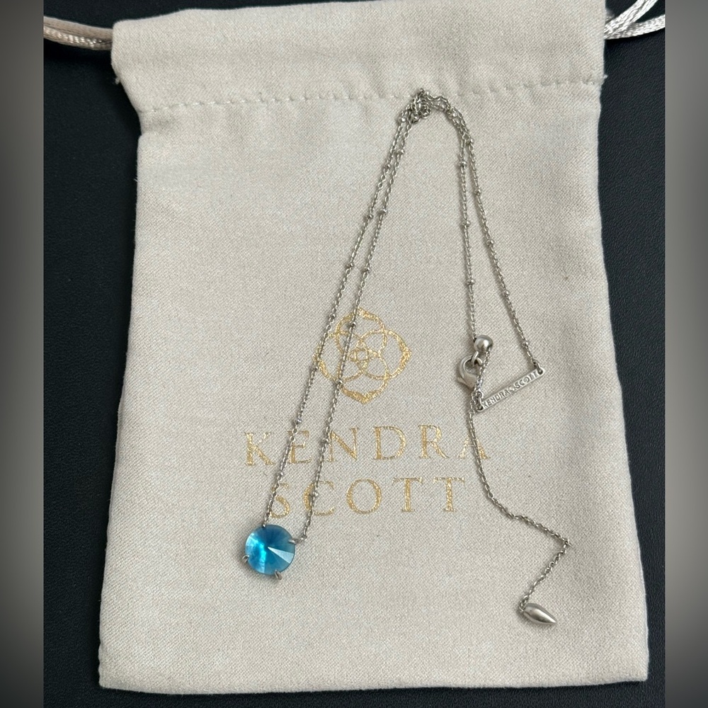Kendra Scott Jolie Pendant Necklace in peacock blue illusion